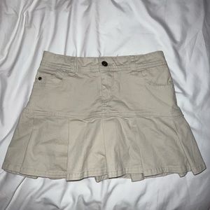 Pleated khaki mini skirt